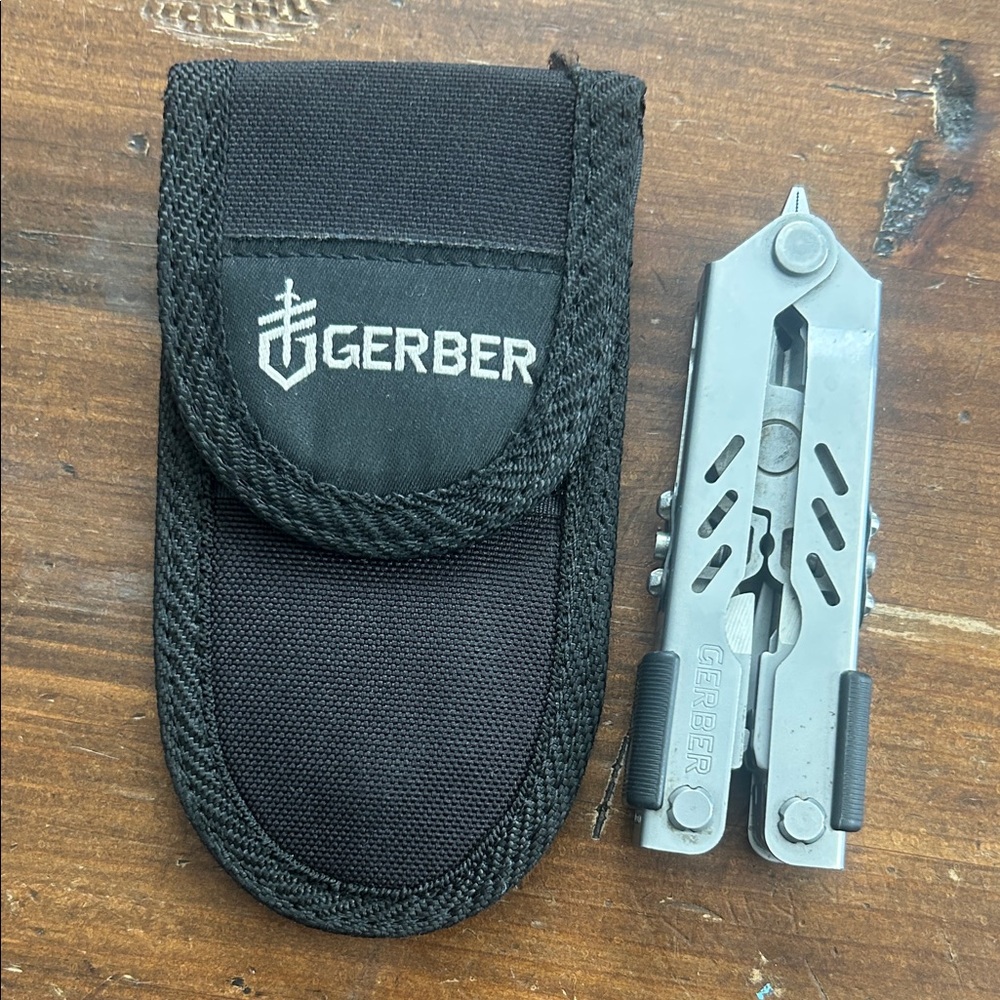 Gerber MP400 Silver Multi-Tool with Black Pouch